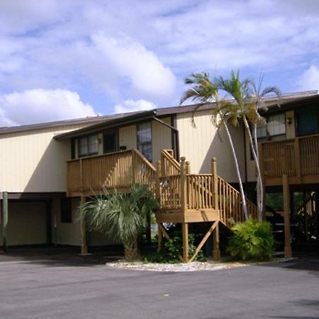 River Wilderness Waterfront Cabins エバーグレイズシティ エクステリア 写真