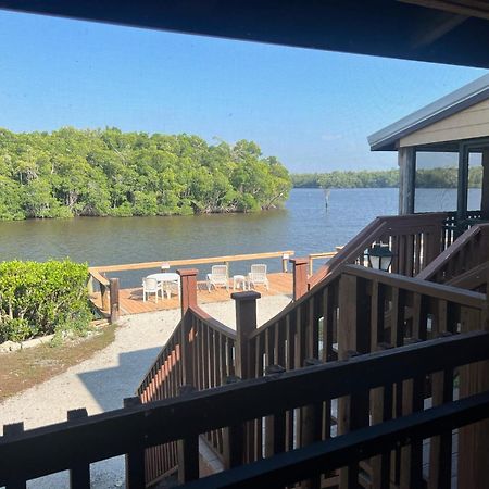 River Wilderness Waterfront Cabins エバーグレイズシティ エクステリア 写真