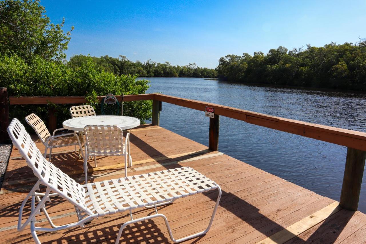 River Wilderness Waterfront Cabins エバーグレイズシティ エクステリア 写真