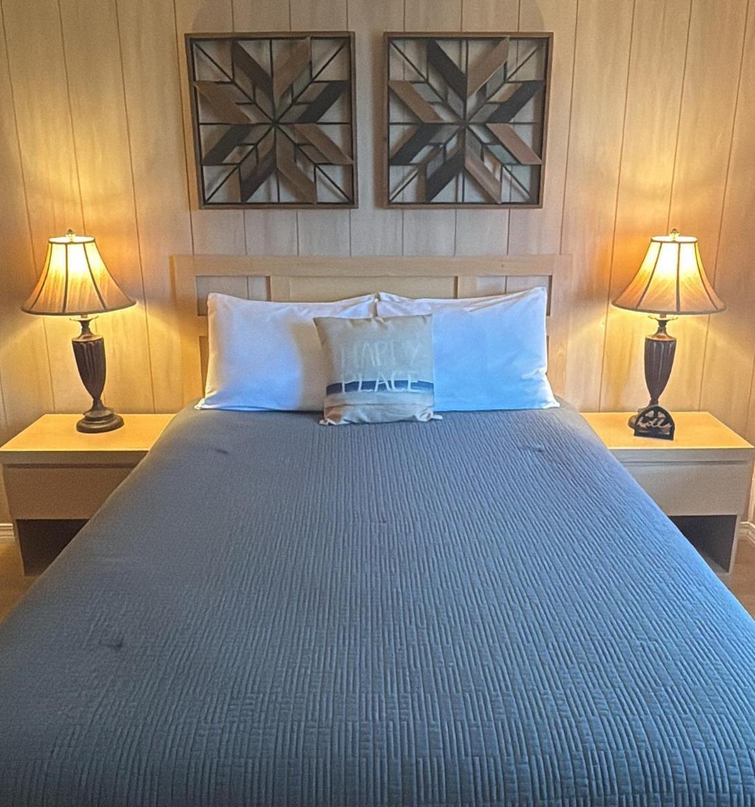 River Wilderness Waterfront Cabins エバーグレイズシティ エクステリア 写真
