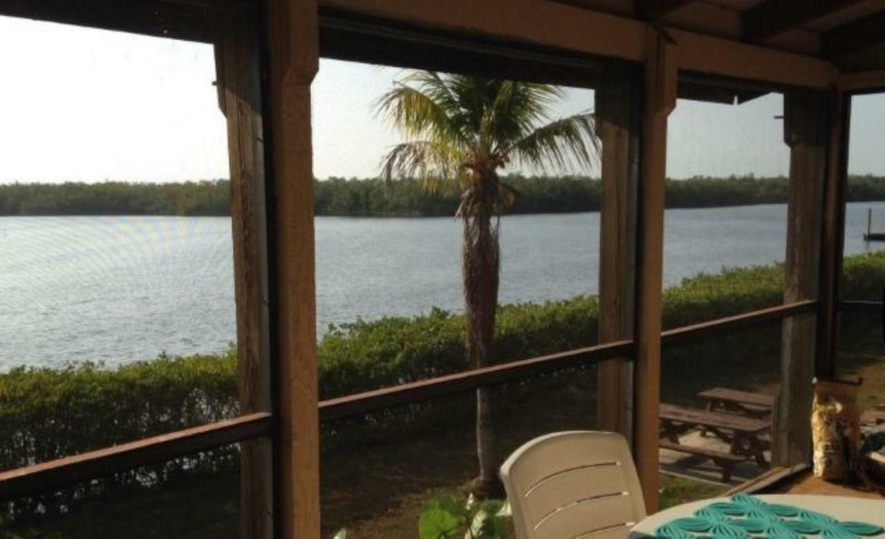 River Wilderness Waterfront Cabins エバーグレイズシティ エクステリア 写真