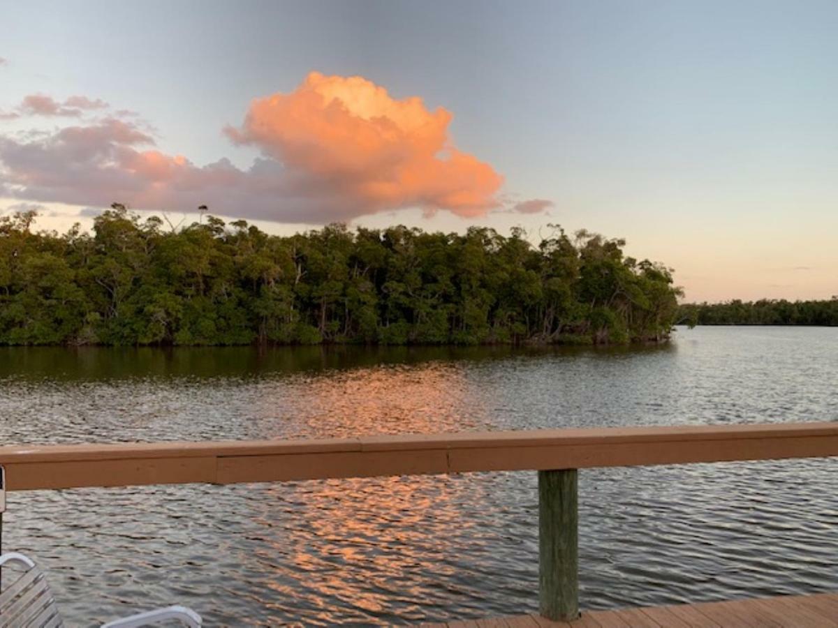 River Wilderness Waterfront Cabins エバーグレイズシティ エクステリア 写真