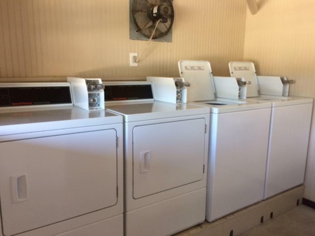 River Wilderness Waterfront Cabins エバーグレイズシティ エクステリア 写真