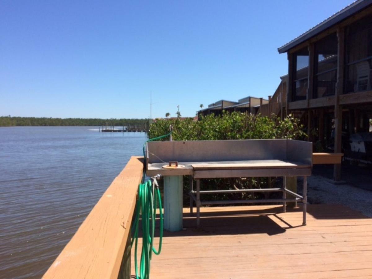 River Wilderness Waterfront Cabins エバーグレイズシティ エクステリア 写真