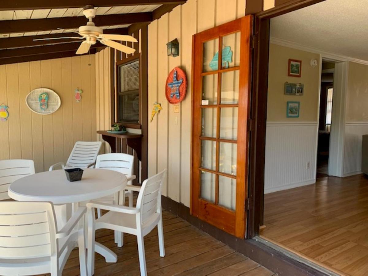 River Wilderness Waterfront Cabins エバーグレイズシティ エクステリア 写真