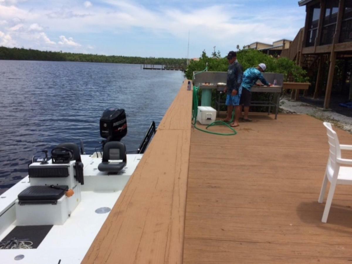 River Wilderness Waterfront Cabins エバーグレイズシティ エクステリア 写真