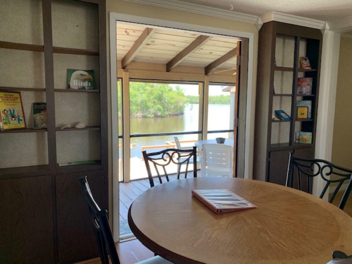 River Wilderness Waterfront Cabins エバーグレイズシティ エクステリア 写真