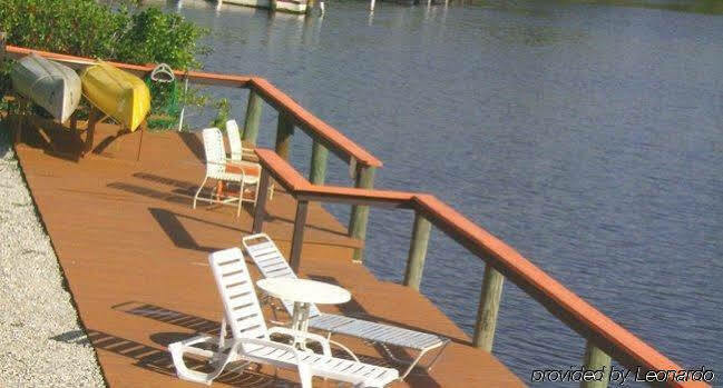 River Wilderness Waterfront Cabins エバーグレイズシティ エクステリア 写真